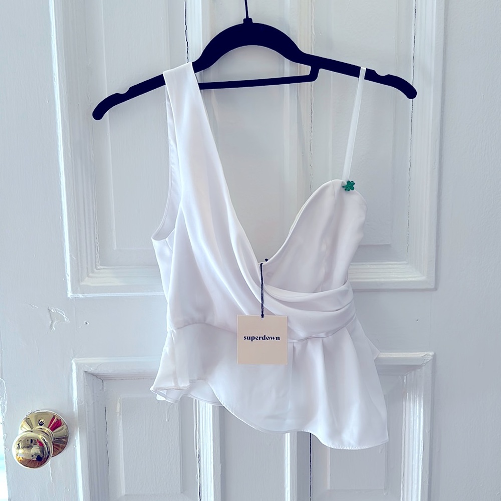 Karlie One Shoulder Top in White
superdown